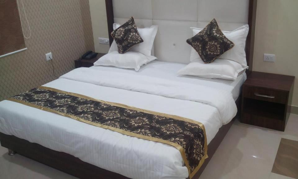 Ss Grand Hotel Lucknow