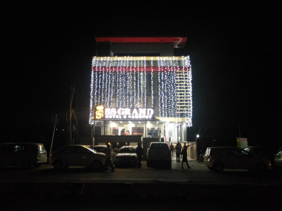 Ss Grand Hotel Lucknow